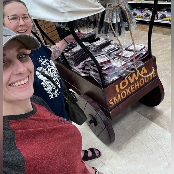 CLOSET CLOSING - PRICES ARE MARKED - Picture 7 of 7